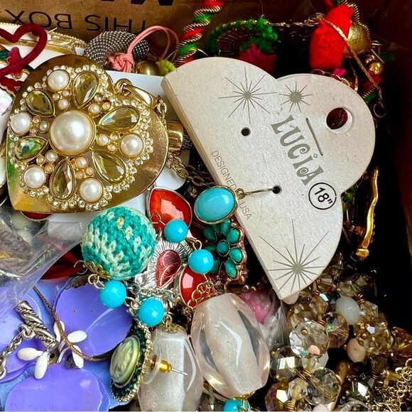 🎁 2 LB unsearched untested junk jewelry lot~ junk wearable craft repair - Picture 5 of 10